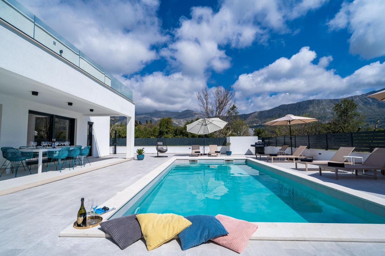 Villa Invigo - Brand New Private Pool Villa 믈리니 외부 사진