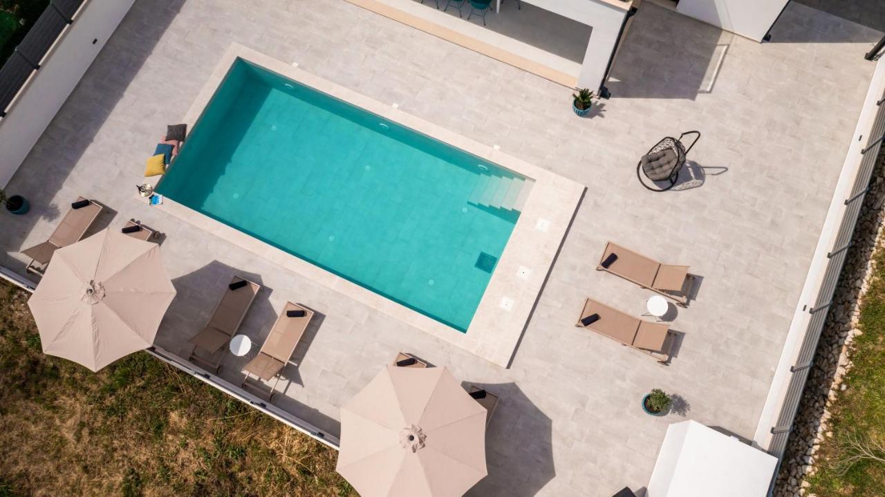 Villa Invigo - Brand New Private Pool Villa 믈리니 외부 사진